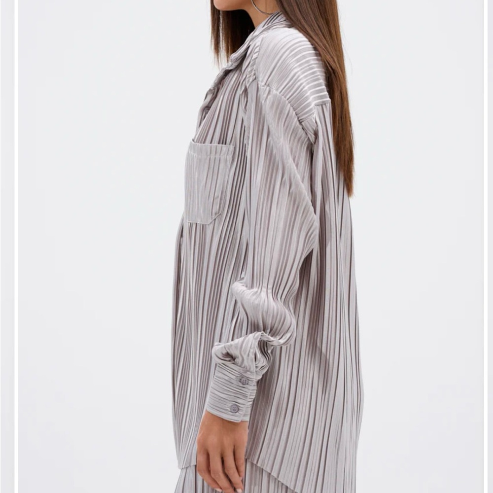 AKIRA Metallic Gray Button Down Shirt - Picture 3 of 7